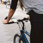 Laptop, Telefoane si Tablete - Telefoane mobile si accesorii - Accesorii Telefoane - Alte accesorii telefoane - Suport bicicleta universal pentru telefon, Kwmobile, Negru, Silicon, 45152.01 - Infinity.ro