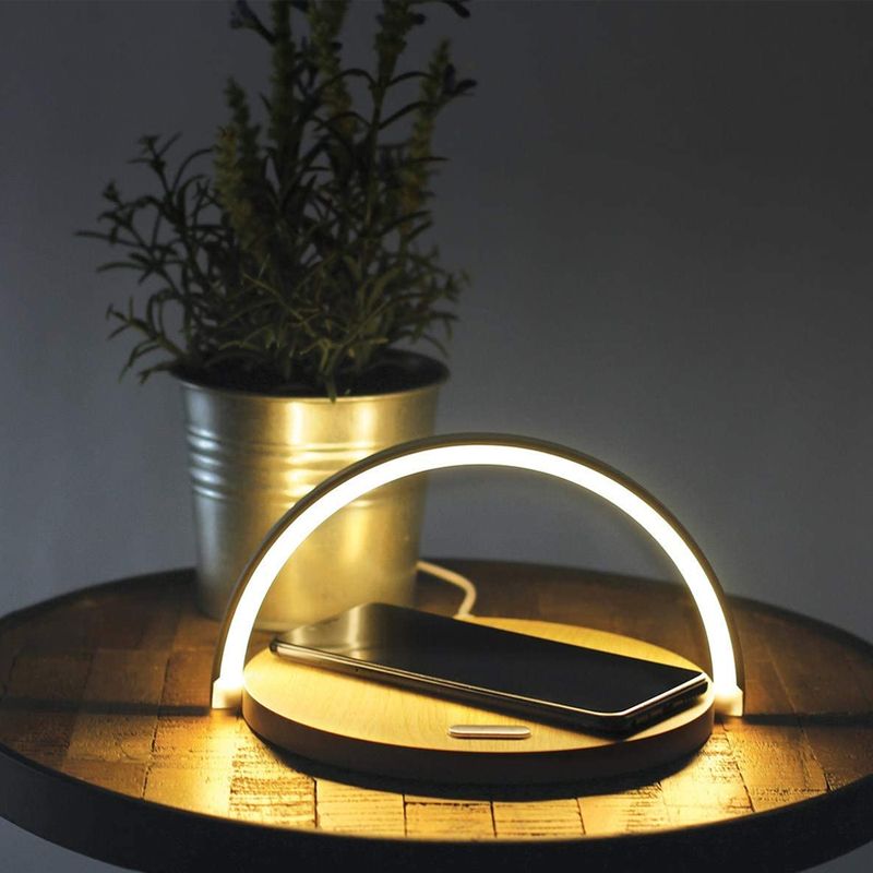 Casa si Gradina - Corpuri si surse de iluminat - Veioze si lampi - Veioze - Lampa cu incarcare wireless si suport telefon,Quasar & Co.®,3 functii, QI 10W, veioza cu 3 intensitati lumina,ABS, natur - Infinity.ro