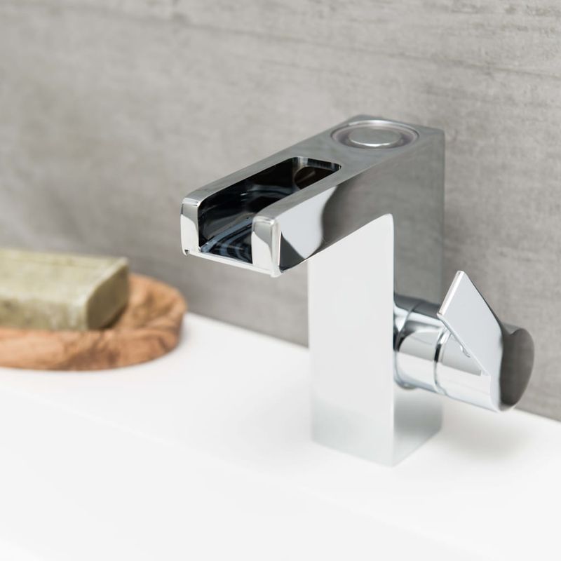 Casa si Gradina - Sanitare - Lavoar baie si accesorii - Baterii sanitare - SCHUTTE Baterie de chiuveta mixer cu LED si jet cascada ORINOCO, crom - Infinity.ro