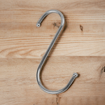 Casa si Gradina - Decoratiuni - Obiecte decorative - Accesorii decorative - Set 5 carlige metalice Crisalida, dimensiuni 4,7 x 10 cm, Argintiu - Infinity.ro