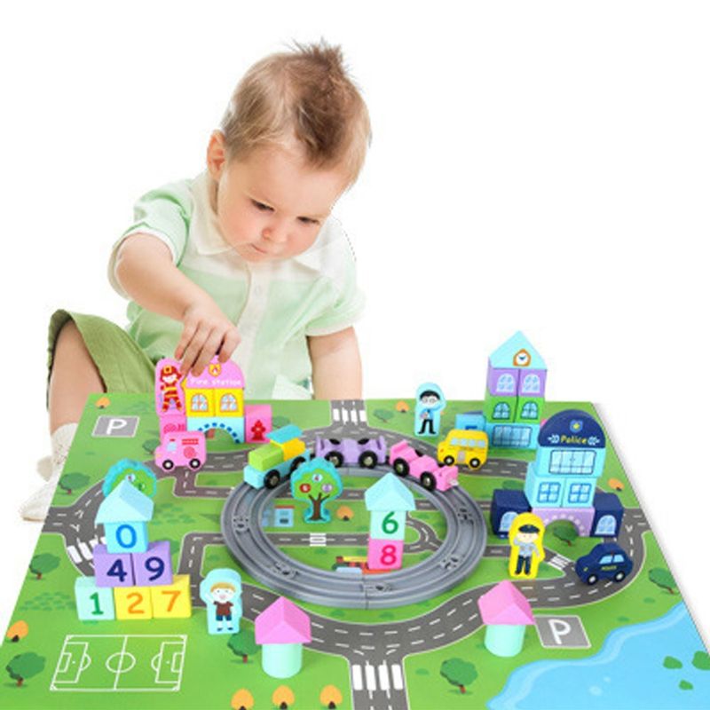 Jucarii, Copii si Bebe - Jucarii si jocuri - Seturi de constructie si cuburi - Seturi de constructie - Set de constructie din lemn, Circuit feroviar cu 56 piese, 7Toys - Infinity.ro
