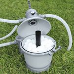 Casa si Gradina - Constructii - Scari si accesorii interioare - Alte accesorii pentru piscine - Bestway Bile de filtrare polisferice Flowclear, 500 g, 58475 - Infinity.ro