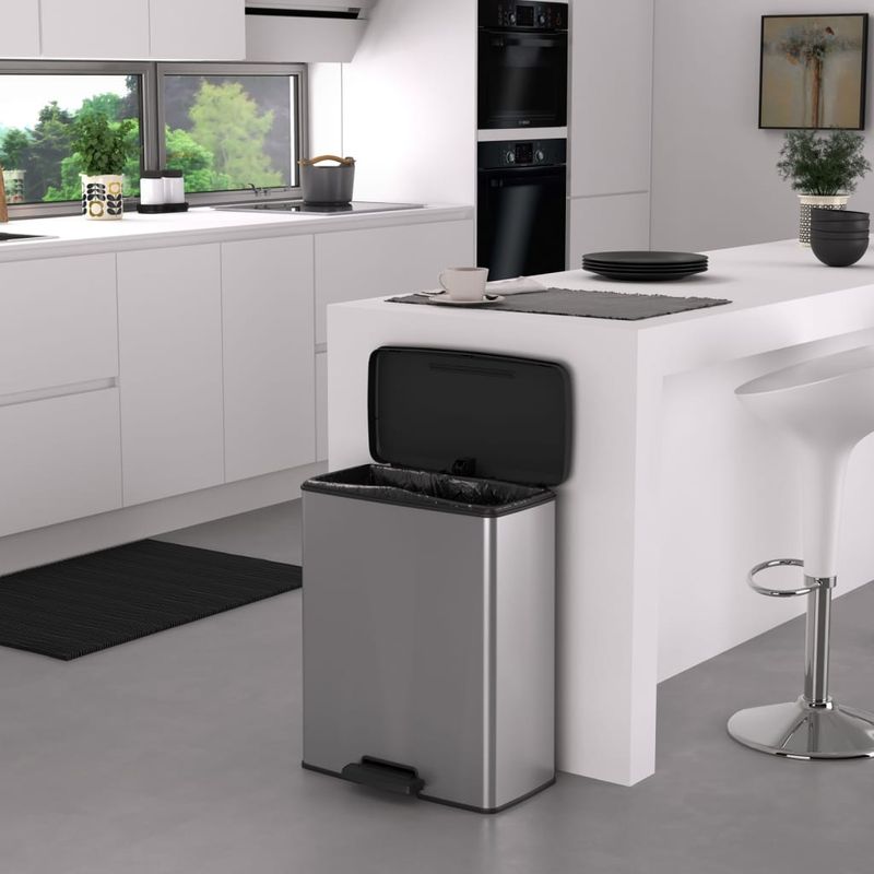 Casa si Gradina - Mobilier - Organizare si depozitare - Cosuri de gunoi - Curver Cos de gunoi cu pedala Deco, argintiu, 65L, dreptunghiular - Infinity.ro