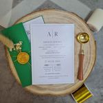Market - Cadouri - Invitatii evenimente - Invitatie de Nunta cu flori uscate, sigiliu de ceara auriu si plic verde - Infinity.ro