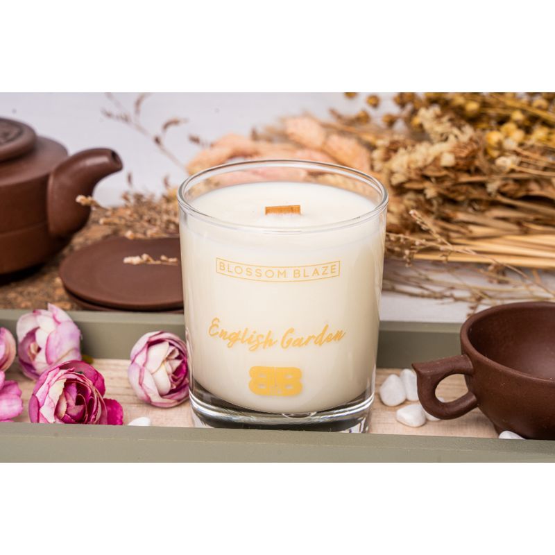 Casa si Gradina - Decoratiuni - Aromaterapie si lumanari - Lumanari si candele - Lumanare Parfumata - English Garden, Crin de vale, iasomie si vanilie, 185 g - Infinity.ro