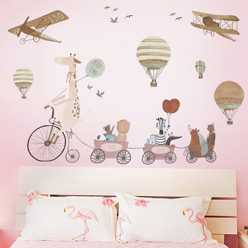 Casa si Gradina - Decoratiuni - Stickere decorative - Sticker Decorativ Pentru Copii, Autoadeziv, Animale, girafa pe bicicleta si prietenii, 72x111 cm - Infinity.ro