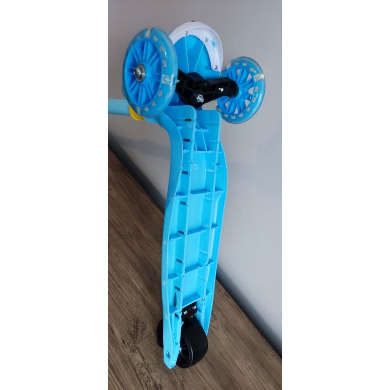 Sport si Outdoor - Role, trotinete si skateboard - Trotinete copii - Trotineta Go Kart Mereu in miscare model Fly, pliabila cu roti de silicn si lumini , albastru - Infinity.ro