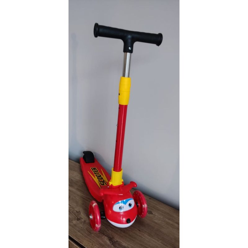 Sport si Outdoor - Role, trotinete si skateboard - Trotinete copii - Trotineta Go Kart Mereu in miscare model Fly, pliabila cu roti de silicn si lumini , rosu - Infinity.ro