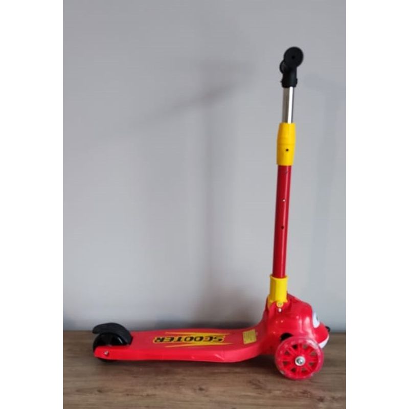 Sport si Outdoor - Role, trotinete si skateboard - Trotinete copii - Trotineta Go Kart Mereu in miscare model Fly, pliabila cu roti de silicn si lumini , rosu - Infinity.ro