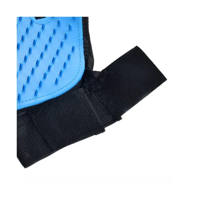 Petshop - Ingrijire si Igiena - Produse uz extern - Perii si manusi - Manusa pentru curatat par de la animale Vera, periat si masaj animale perie din silicon textura elastica, albastru negru - Infinity.ro
