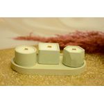 Casa si Gradina - Decoratiuni - Aromaterapie si lumanari - Lumanari si candele - Set 3 lumanari aromate cu farfurie decorativa, Healing Wood Green - Infinity.ro