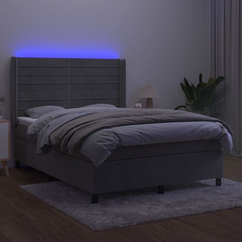 Casa si Gradina - Mobilier - Paturi si accesorii - Paturi - Pat continental cu saltea si LED gri deschis 140x190 cm catifea - Infinity.ro