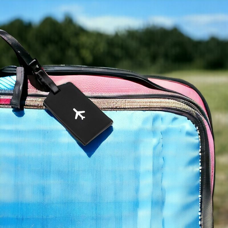 Sport si Outdoor - Articole de voiaj - Accesorii articole de voiaj - Ecuson silicon pentru identificare bagaje Crisalida, motiv avion, 6,5 x 12 cm, Negru - Infinity.ro