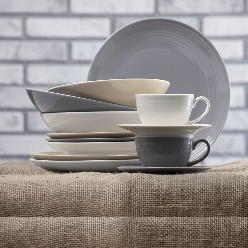 Casa si Gradina - Bucatarie si vesela - Cani si pahare - Cani si cesti - Farfurioara suport ceasca 15.5 cm, portelan bej, AMBITION Linea - Infinity.ro