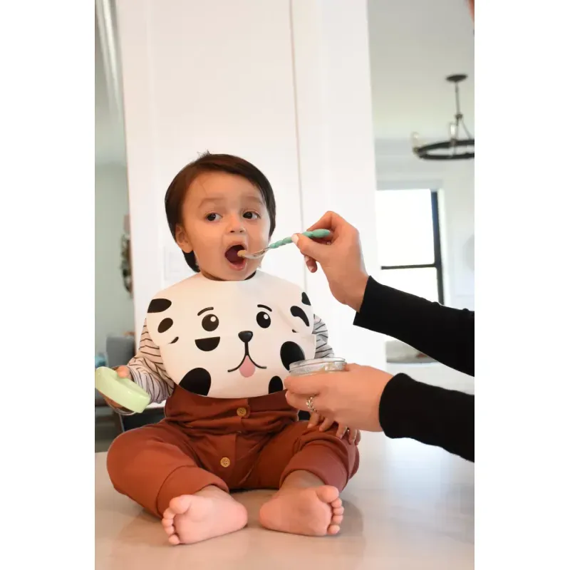 Jucarii, Copii si Bebe - Hrana si alaptare - Biberoane, suzete si accesorii hranire - Cani, pahare si accesorii bebe - Baveta silicon, melii, model catel - Infinity.ro