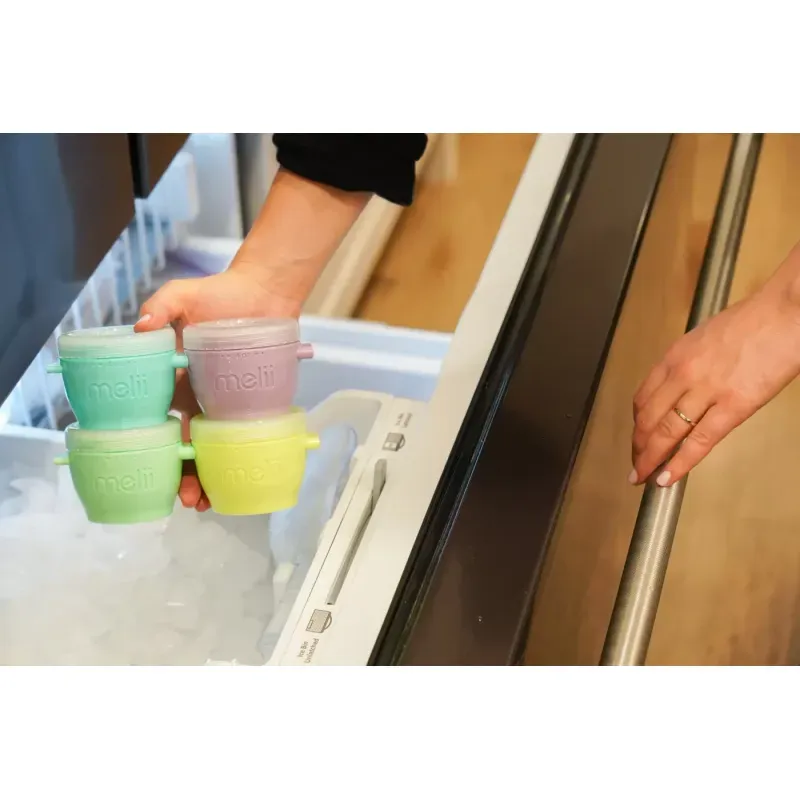 Jucarii, Copii si Bebe - Hrana si alaptare - Biberoane, suzete si accesorii hranire - Cani, pahare si accesorii bebe - Set 4 recipiente silicon snap&go, melii, 118 ml - Infinity.ro