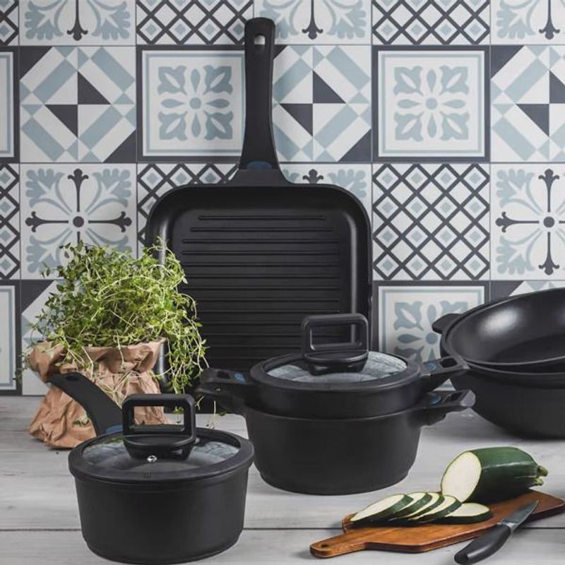 Casa si Gradina - Bucatarie si vesela - Vase pentru gatit - Oale si cratite - Oala cu capac AMBITION Ultimo, 20 cm, 2.3 L, invelis Ilag Ultimate - Infinity.ro