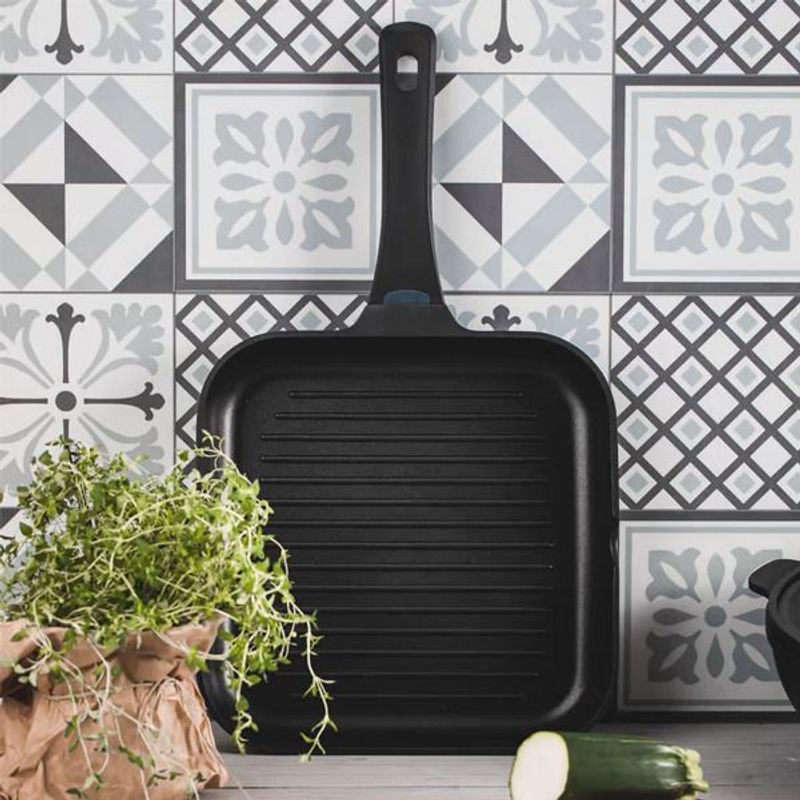 Casa si Gradina - Bucatarie si vesela - Vase pentru gatit - Tigai si seturi - Tigaie grill 28 x 28 cm, invelis Ilag Ultimate, indicator temperatura, AMBITION Ultimo - Infinity.ro