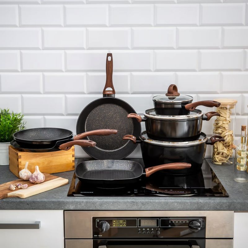 Casa si Gradina - Bucatarie si vesela - Vase pentru gatit - Tigai si seturi - Tigaie universala 28 cm, invelis Qualum Basic Stone Edition, AMBITION Darkwood - Infinity.ro