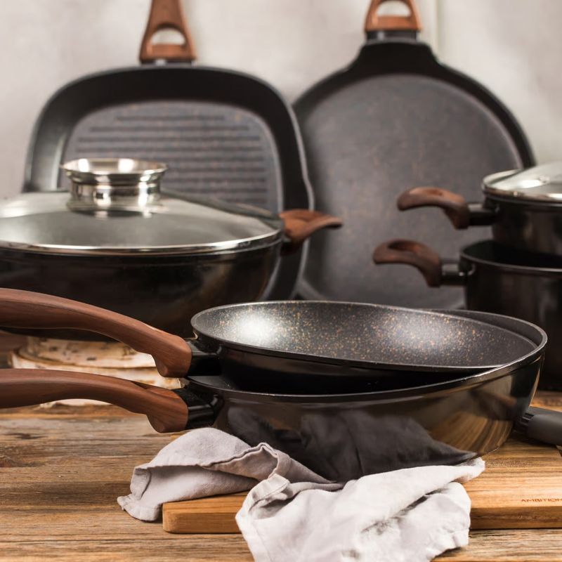 Casa si Gradina - Bucatarie si vesela - Vase pentru gatit - Tigai si seturi - Tigaie clatite 26 cm, invelis Qualum Basic Stone Edition, AMBITION Darkwood - Infinity.ro