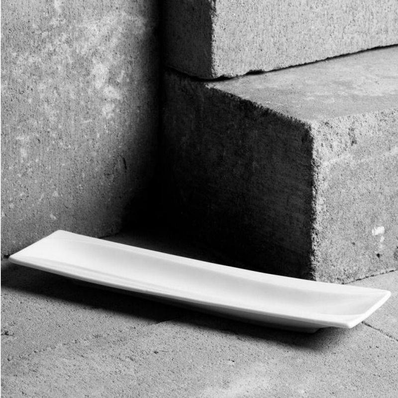 Casa si Gradina - Bucatarie si vesela - Vesela si tacamuri - Platouri de bucatarie - Platou ingust 26 x 7cm, portelan alb, AMBITION Salsa - Infinity.ro