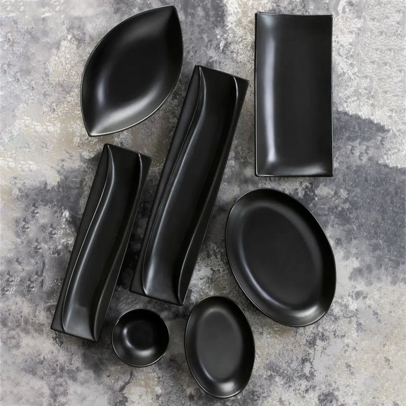 Casa si Gradina - Bucatarie si vesela - Vesela si tacamuri - Platouri de bucatarie - Platou oval 20 x 14 cm, portelan negru, AMBITION Salsa - Infinity.ro