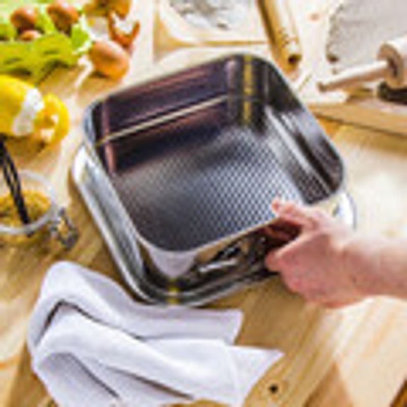 Casa si Gradina - Bucatarie si vesela - Vase pentru gatit - Tavi copt - Forma tort 24 x 24 x 8 cm, baza detasabila texturata, SNB - Infinity.ro