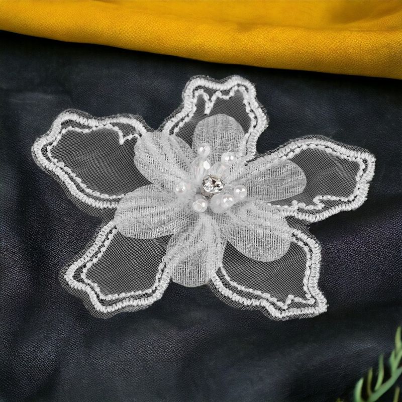 Casa si Gradina - Decoratiuni - DIY - Articole mercerie - Floare textila cu margele pentru decorare haine, diametru 8 cm, Alb - Infinity.ro