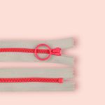 Casa si Gradina - Decoratiuni - DIY - Articole mercerie - Fermoar plastic colorat nedetasabil nr. 5 Crisalida, lungime 20 cm, Gri si roz - Infinity.ro