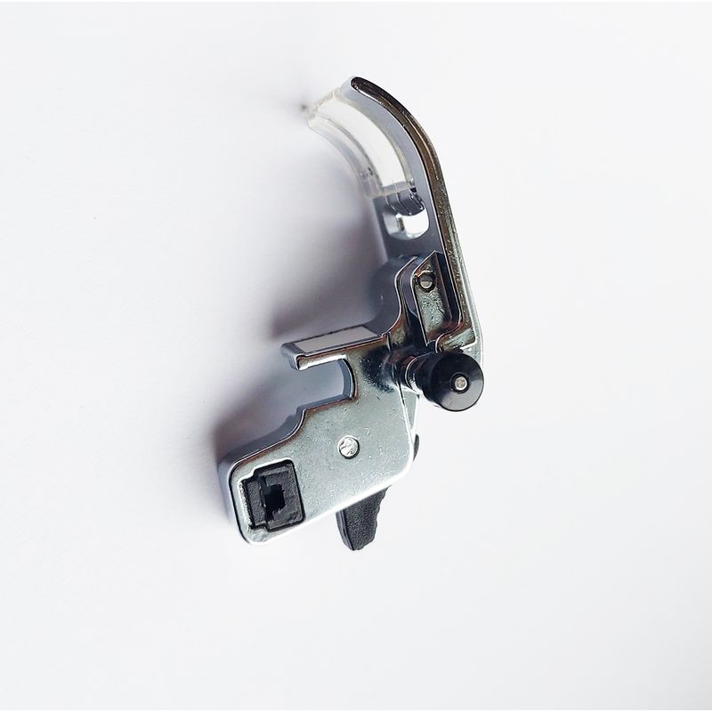 Electronice si Electrocasnice - Ingrijirea tesaturilor - Accesorii masini de cusut - Piciorus universal MATIC cu surub pentru masini de cusut de uz casnic - Infinity.ro