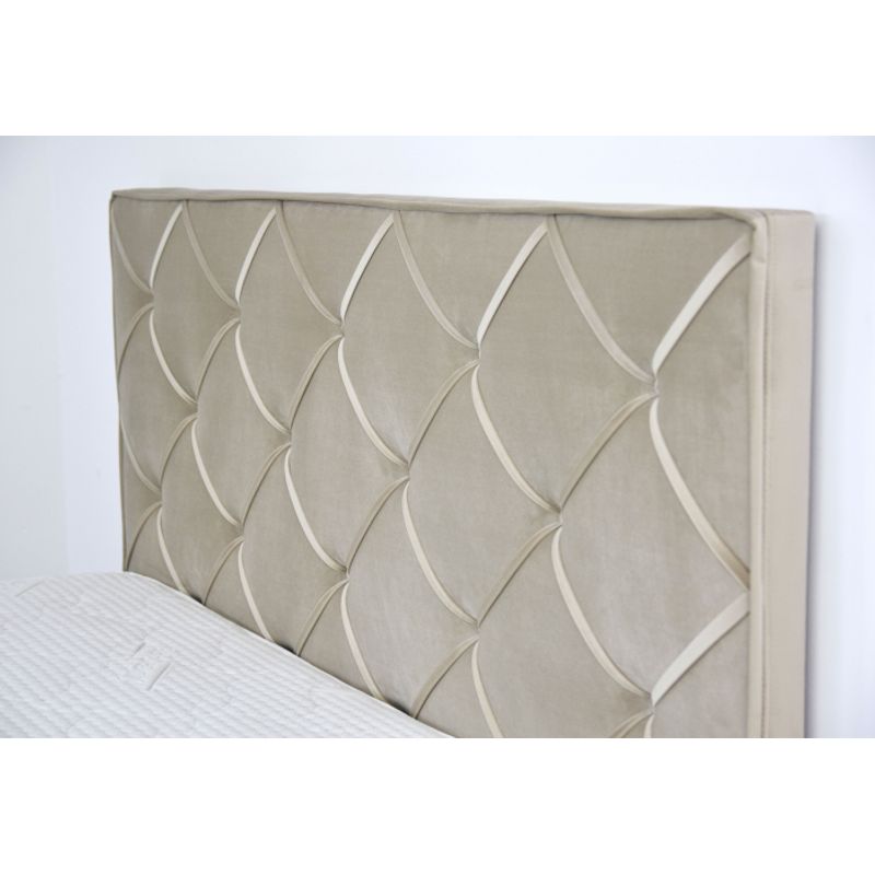 Casa si Gradina - Mobilier - Paturi si accesorii - Paturi - Pat Hypnotic, 160 x 200 cm, tapitat catifea bej, somiera inclusa - Infinity.ro