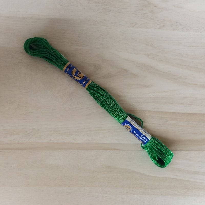 Casa si Gradina - Decoratiuni - DIY - Articole mercerie - Ata bumbac pentru brodat Mouline NITARNA, 8 m, Verde Kelly - Infinity.ro