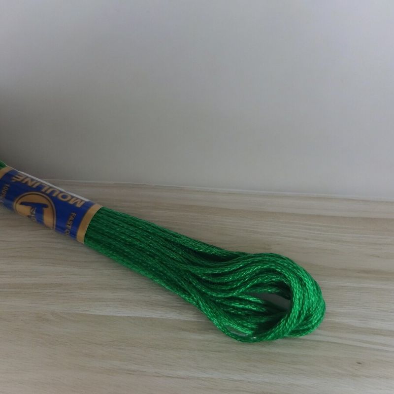 Casa si Gradina - Decoratiuni - DIY - Articole mercerie - Ata bumbac pentru brodat Mouline NITARNA, 8 m, Verde Kelly - Infinity.ro