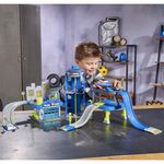 Jucarii, Copii si Bebe - Jucarii si jocuri - Vehicule si jucarii cu telecomanda - Masinute - Pista de masini Majorette Creatix Police cu 5 masinute - Infinity.ro