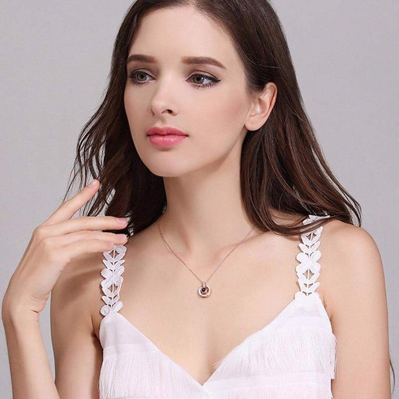 Fashion, accesorii si bijuterii - Femei - Bijuterii femei - Coliere femei - Colier cu pandantiv argint 925 MBrands care proiecteaza cuvantul " Te Iubesc" in 100 de limbi - Rose Gold - Infinity.ro