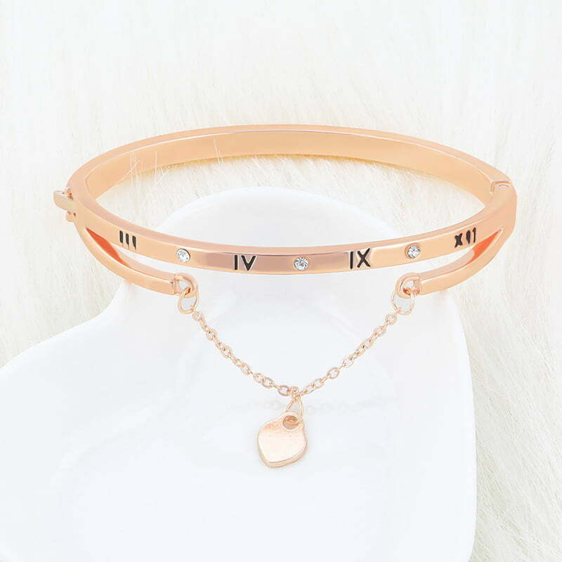 Fashion, accesorii si bijuterii - Femei - Bijuterii femei - Ceasuri femei - Set Mbrands de dama ceas quartz si bratara in forma de inima - Infinity.ro