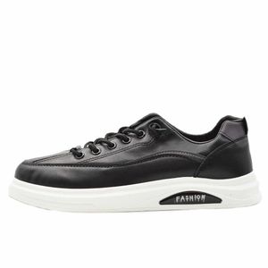 Sneakers Barbati slim MBrands cu talpa flexibila, din piele ecologica, sireturi elastice A2323-1