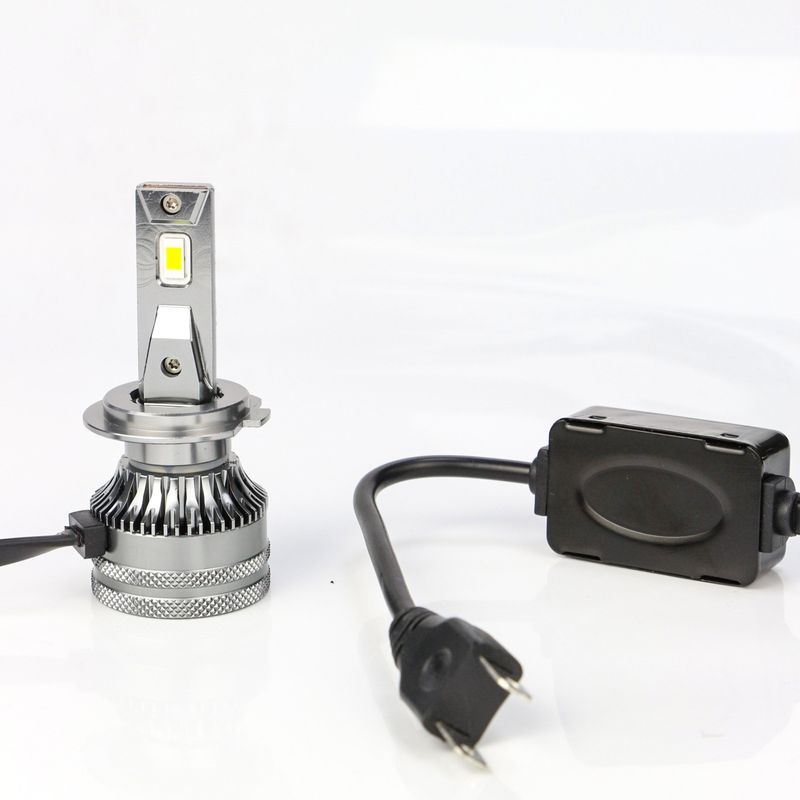 Auto si Moto - Electrice auto - Iluminare si semnalizare - Becuri auto - Set de 2 becuri led dedicate 24V Xentech Light V15 H7 30 watti Canbus - Infinity.ro