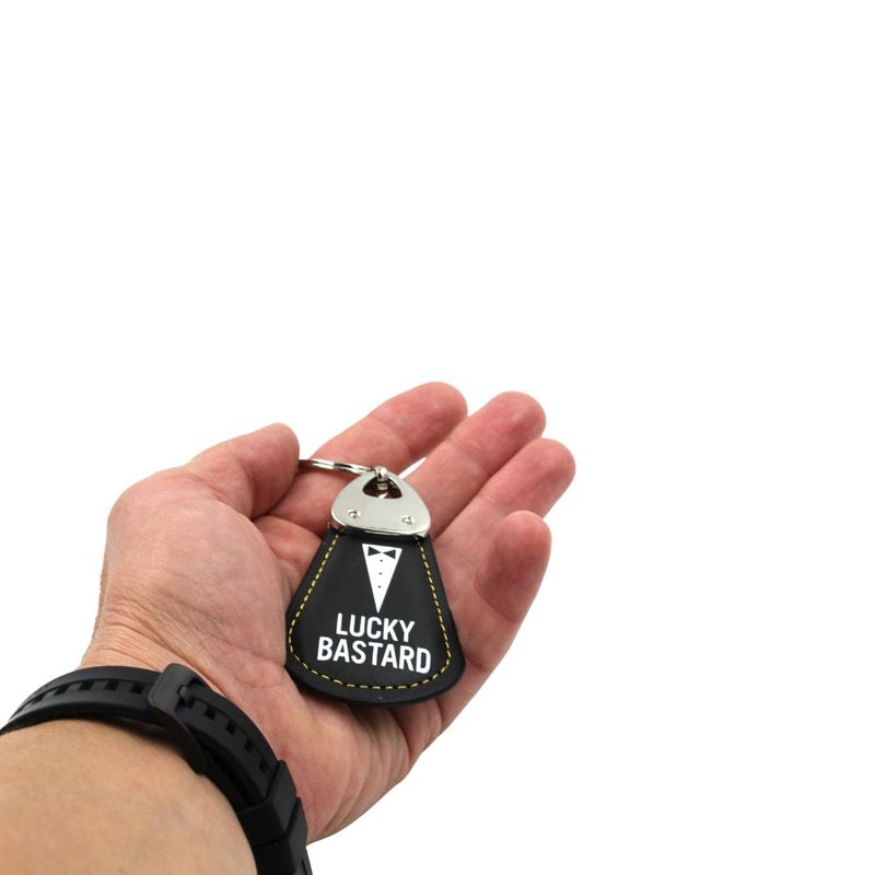 Fashion, accesorii si bijuterii - Barbati - Accesorii barbati - Alte accesorii barbati - Breloc negru din colectia Lucky Bastard - Infinity.ro
