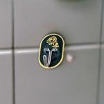 Casa si Gradina - Sanitare - Suporturi si accesorii baie - Accesorii baie - Set 6 carlige metalice autoadezive Crisalida, dimensiune 3,5 x 5,5 cm, Verde auriu - Infinity.ro