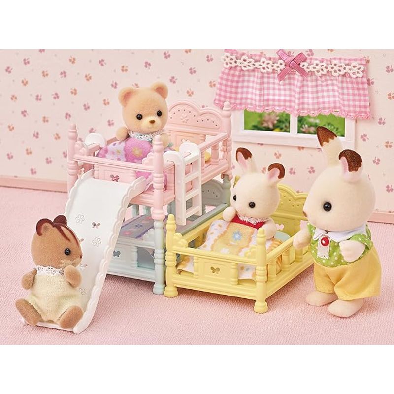 Jucarii, Copii si Bebe - Jucarii si jocuri - Jucarii & jocuri educative - Jucarii interactive - Sylvanian Families-Patuturi Supraetajate Triple - Infinity.ro