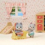 Jucarii, Copii si Bebe - Jucarii si jocuri - Figurine - Figurine Sylvanian Families-Gemenii Catelusi Husky - Infinity.ro