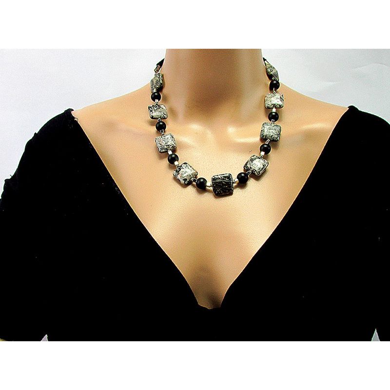 Fashion, accesorii si bijuterii - Femei - Bijuterii femei - Coliere femei - Colier Moon cu agate si onix - Infinity.ro