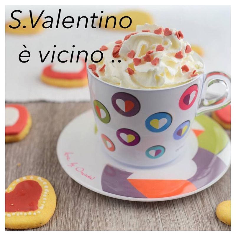 Casa si Gradina - Bucatarie si vesela - Cani si pahare - Cani si cesti - Set 2 cesti cu 2 farfurioare asortate PlexArt 9x6x8 cm - Heart - Infinity.ro