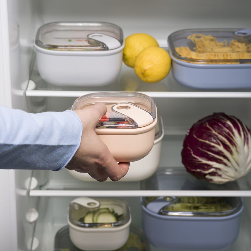 Casa si Gradina - Bucatarie si vesela - Organizare si depozitare bucatarie - Cutii alimentare - Cutie alimentara mica patrata Pull Box 12x12x7,2 cm.0,425 lt powder pink - Infinity.ro