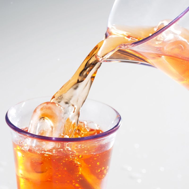 Casa si Gradina - Bucatarie si vesela - Accesorii bar - Carafe si decantoare - Carafa acril efect diamant 1.8L capac rosu Diamond - Infinity.ro