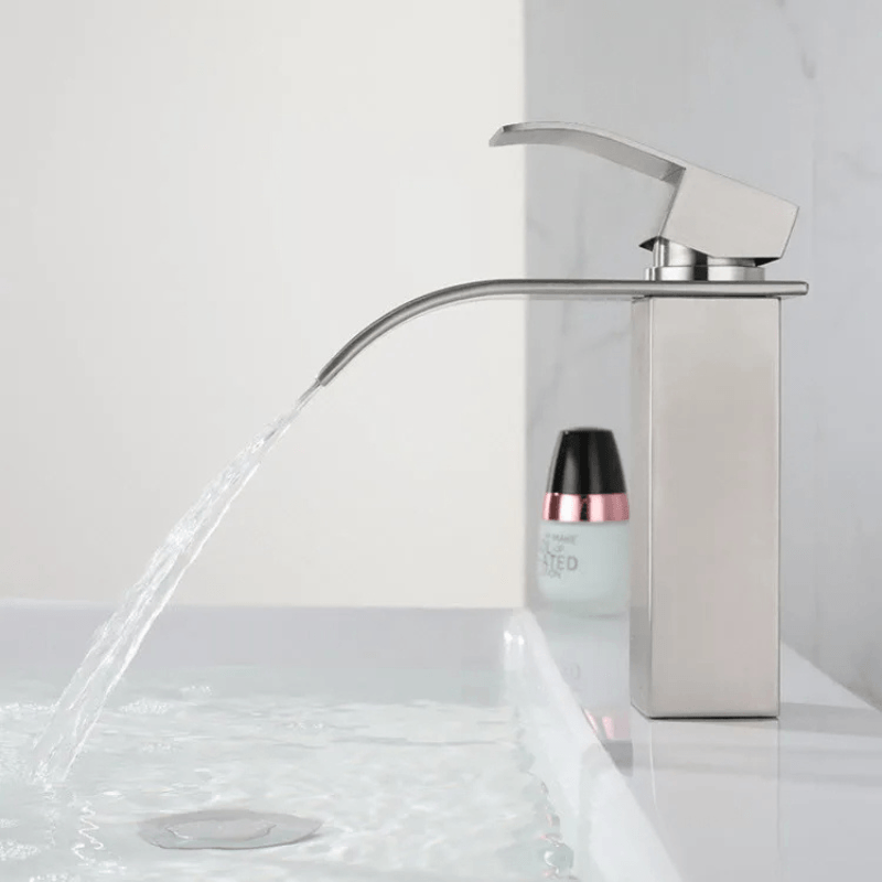 Casa si Gradina - Sanitare - Lavoar baie si accesorii - Baterii sanitare - Baterie sanitara MaGeCa® pentru lavoar, Tip cascada, Otel inoxidabil, Monocomanda, Racorduri incluse, 18 cm inaltime - Infinity.ro