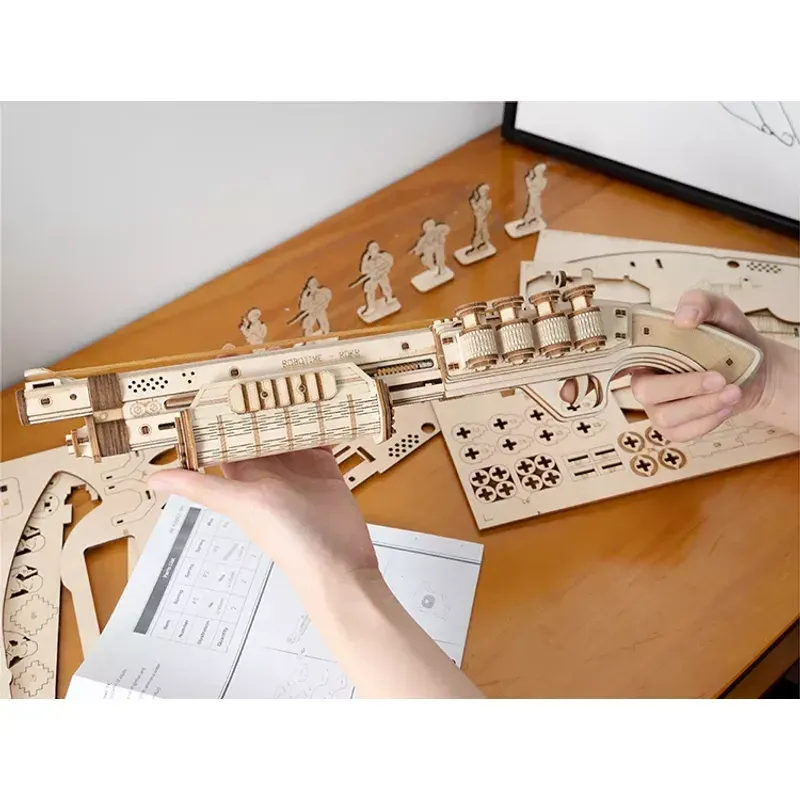 Jucarii, Copii si Bebe - Jucarii si jocuri - Jocuri si puzzle - Puzzle - Puzzle 3D, set constructie pusca de vanatoare din lemn, soldati ca tinte, 170 piese, DIY - Infinity.ro