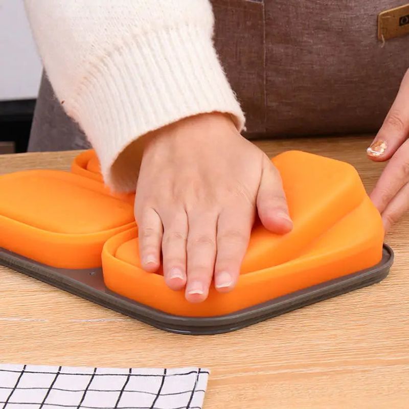 Casa si Gradina - Bucatarie si vesela - Organizare si depozitare bucatarie - Cutii alimentare - Caserola Pliabila cu 3 Compartimente Gadgetry si Tacam inclus, silicon Portocaliu - Infinity.ro