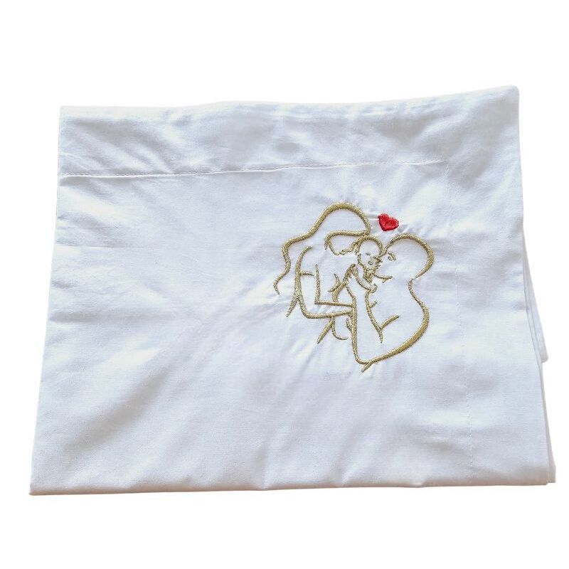 Casa si Gradina - Textile si covoare - Lenjerii de pat - Seturi de lenjerie - Lenjerie de pat brodata Family by Ariale, pentru 2 persoane, 4 piese, bumbac ranforce, 200 x220 cm, Alb - Infinity.ro